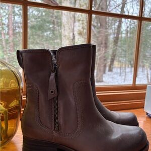 Abeo Brown Leather Boots with Side Zipper